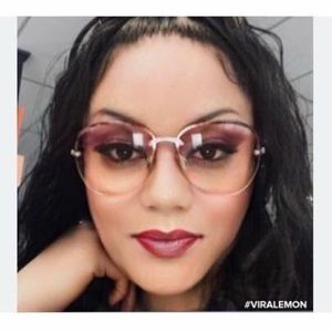 Meet your Posher, Lamara